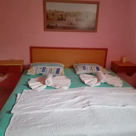 Rosemary Kütle Oda ve Kahvaltı 4*