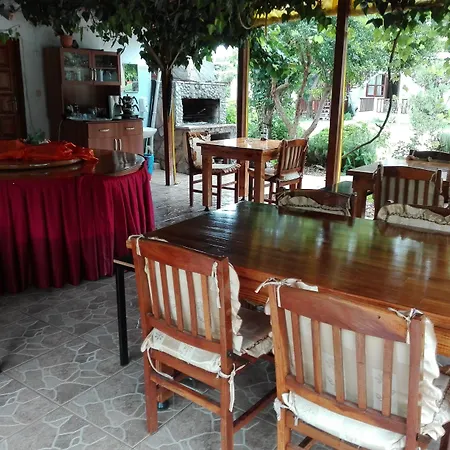 Rosemary Kütle Oda ve Kahvaltı Çıralı