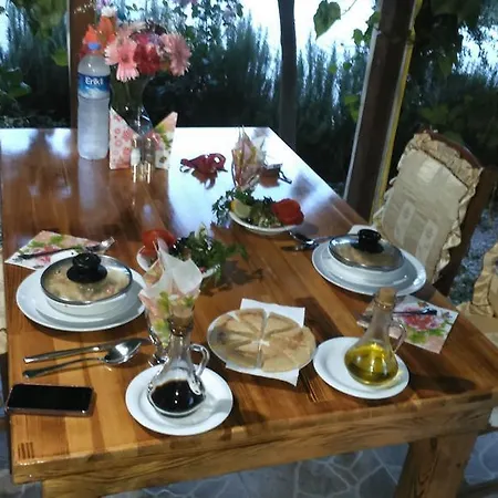 Oda ve Kahvaltı Rosemary Çıralı