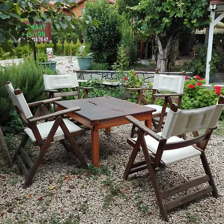 Oda ve Kahvaltı Rosemary Çıralı