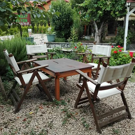 Rosemary Bed & Breakfast 4*