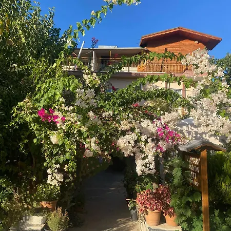 Oda ve Kahvaltı Rosemary Kütle pansiyon 4*